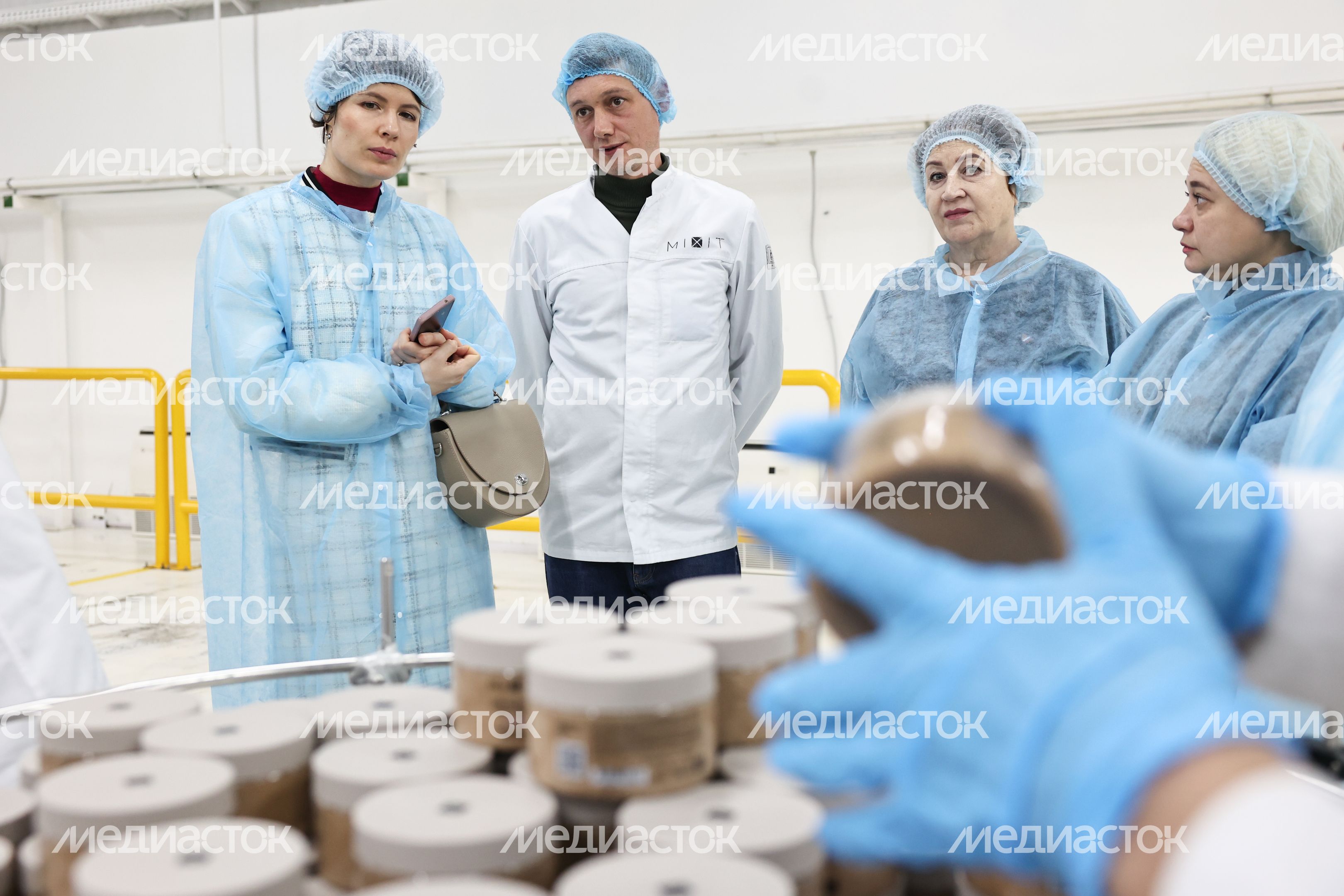 Семьи участников СВО побывали на экскурсии по производству компании Mixit Семьи участников СВО побывали на экскурсии по производству компании Mixit