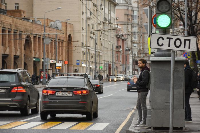 Повседневная жизнь города в Москве осенью
