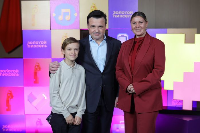 Андрей Воробьёв наградил победителей премии "Золотой пиксель"