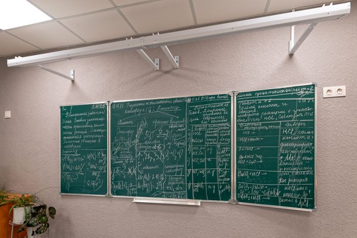 Учебный класс Алабинской средней школы в поселке Калининец после капитального ремонта