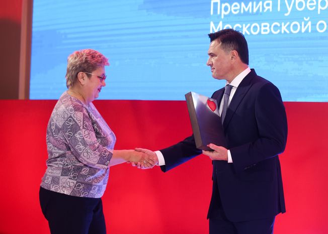 Награждение победителей XIII губернаторской премии "Мы рядом. Доброе дело"