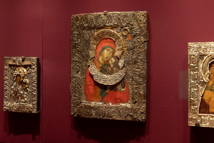 Ризница. Экспозиция Реликвия и сокровища Троице-Сергиева монастыря XI-XVII веков