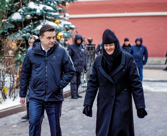 Андрей Воробьев поздравил с Новым годом воспитанниц детского приюта при Покровском монастыре