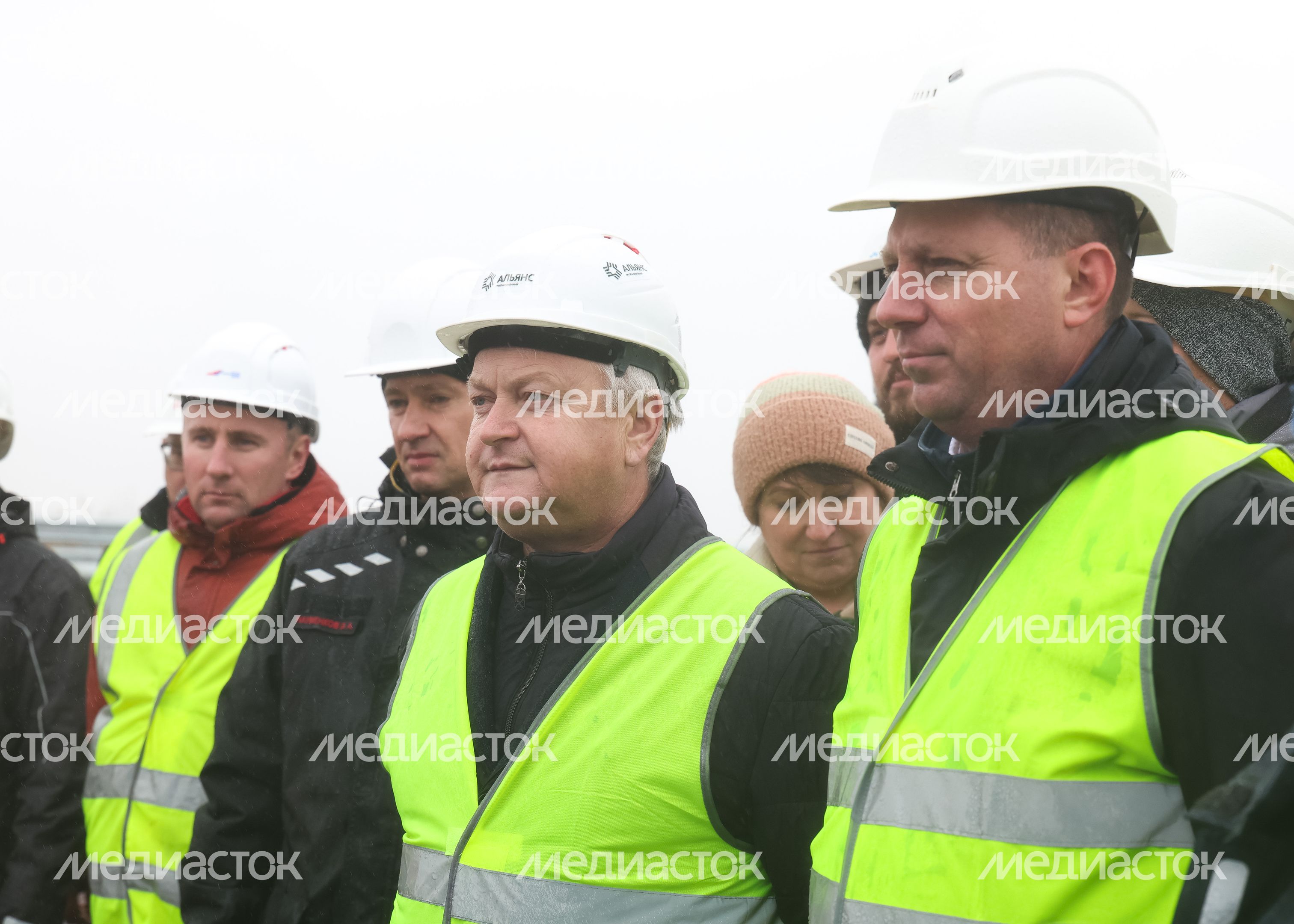 Андрей Воробьев вместе со строителями дал старт движению по новому участку ЮЛА Андрей Воробьев вместе со строителями дал старт движению по новому участку ЮЛА