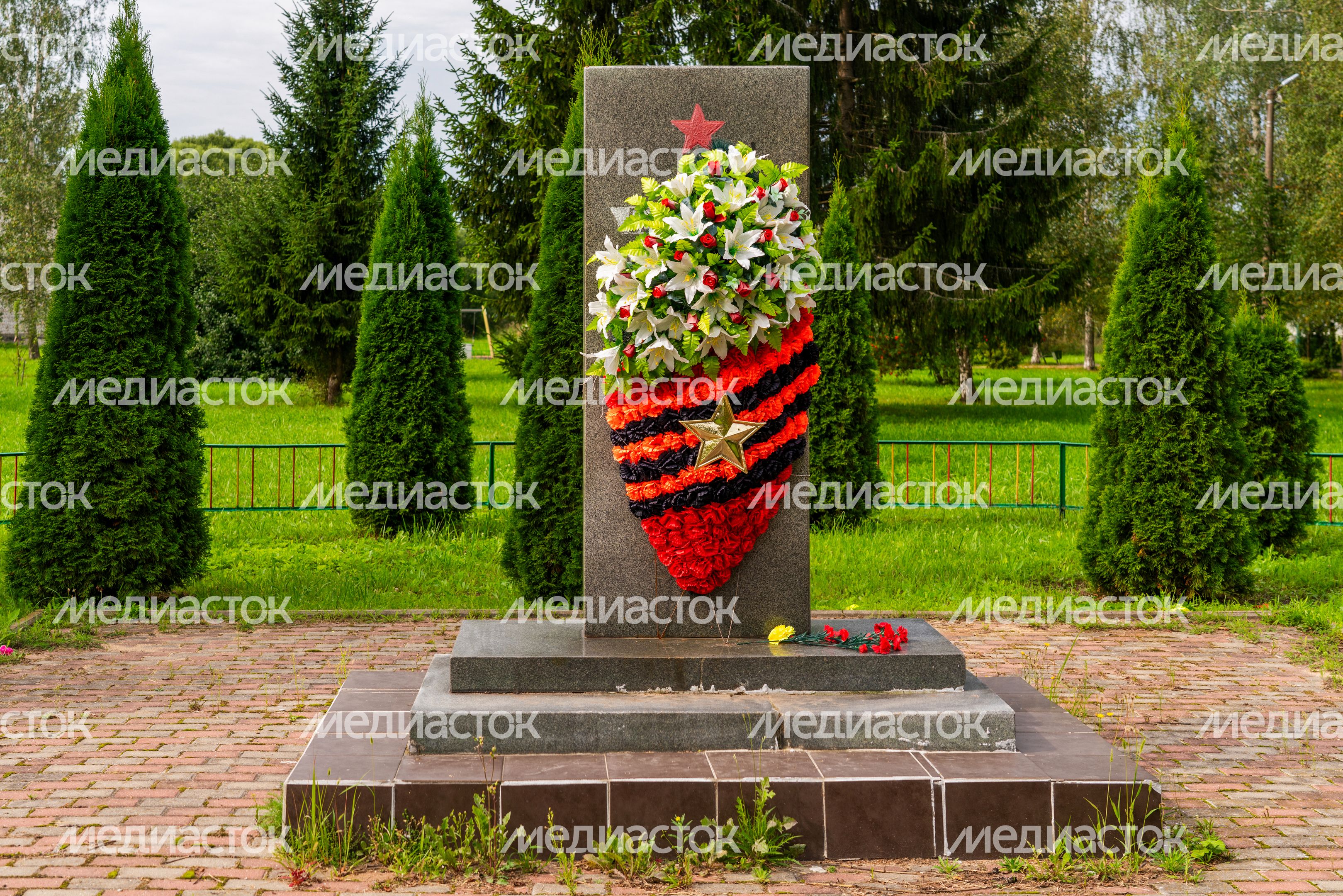 Мемориал «Воинам, павшим в годы Великой Отечественной войны» в селе Новоникольское Талдомского округа Мемориал «Воинам, павшим в годы Великой Отечественной войны» в селе Новоникольское Талдомского округа