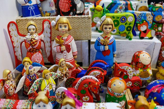 Сувенир народных промыслов Подмосковья - матрешка - на выставке-ярмарке «Ладья»