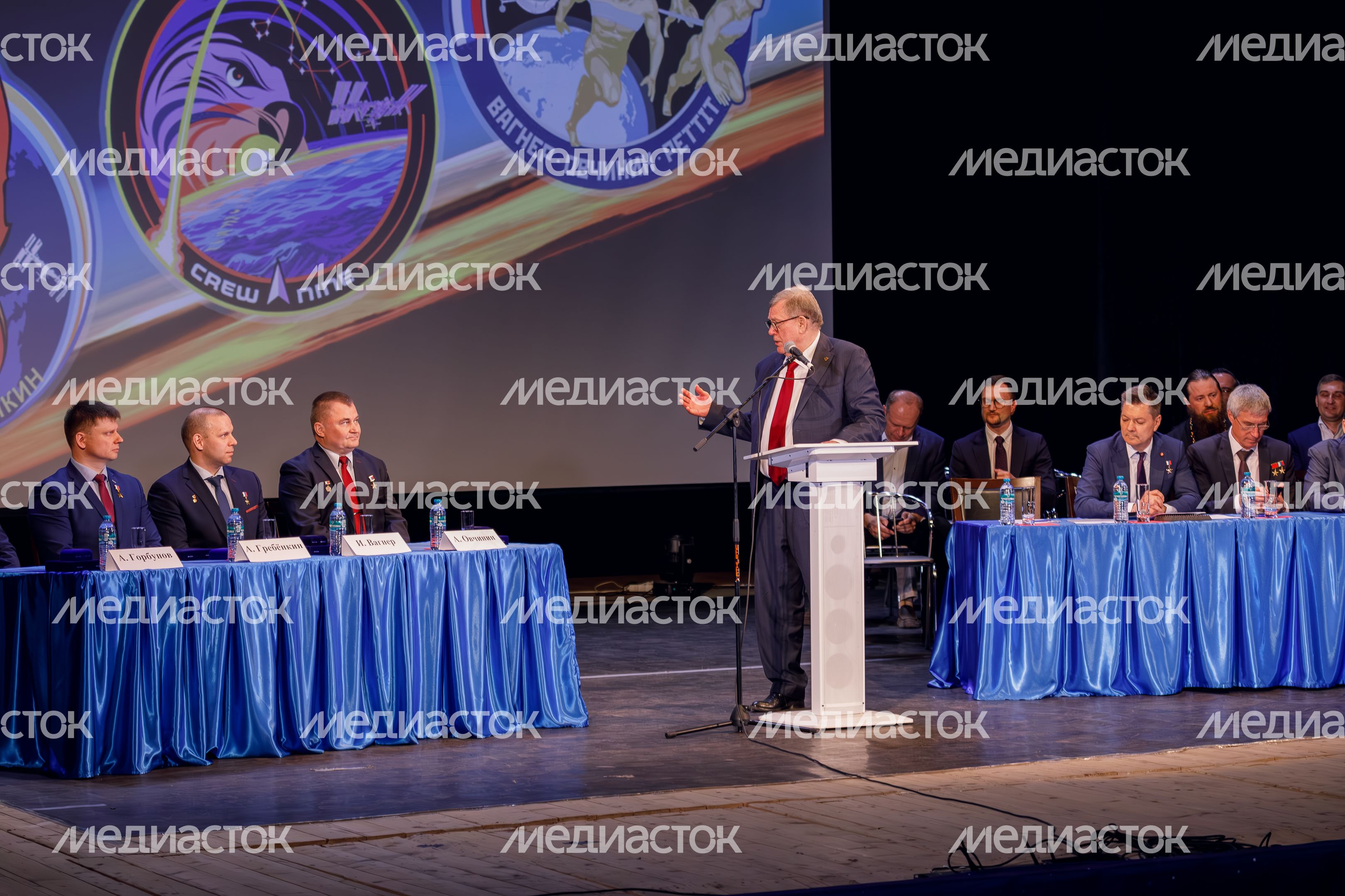 Торжественное собрание в честь возвращения космонавтов в Доме космонавтов Звездного городка Торжественное собрание в честь возвращения космонавтов в Доме космонавтов Звездного городка