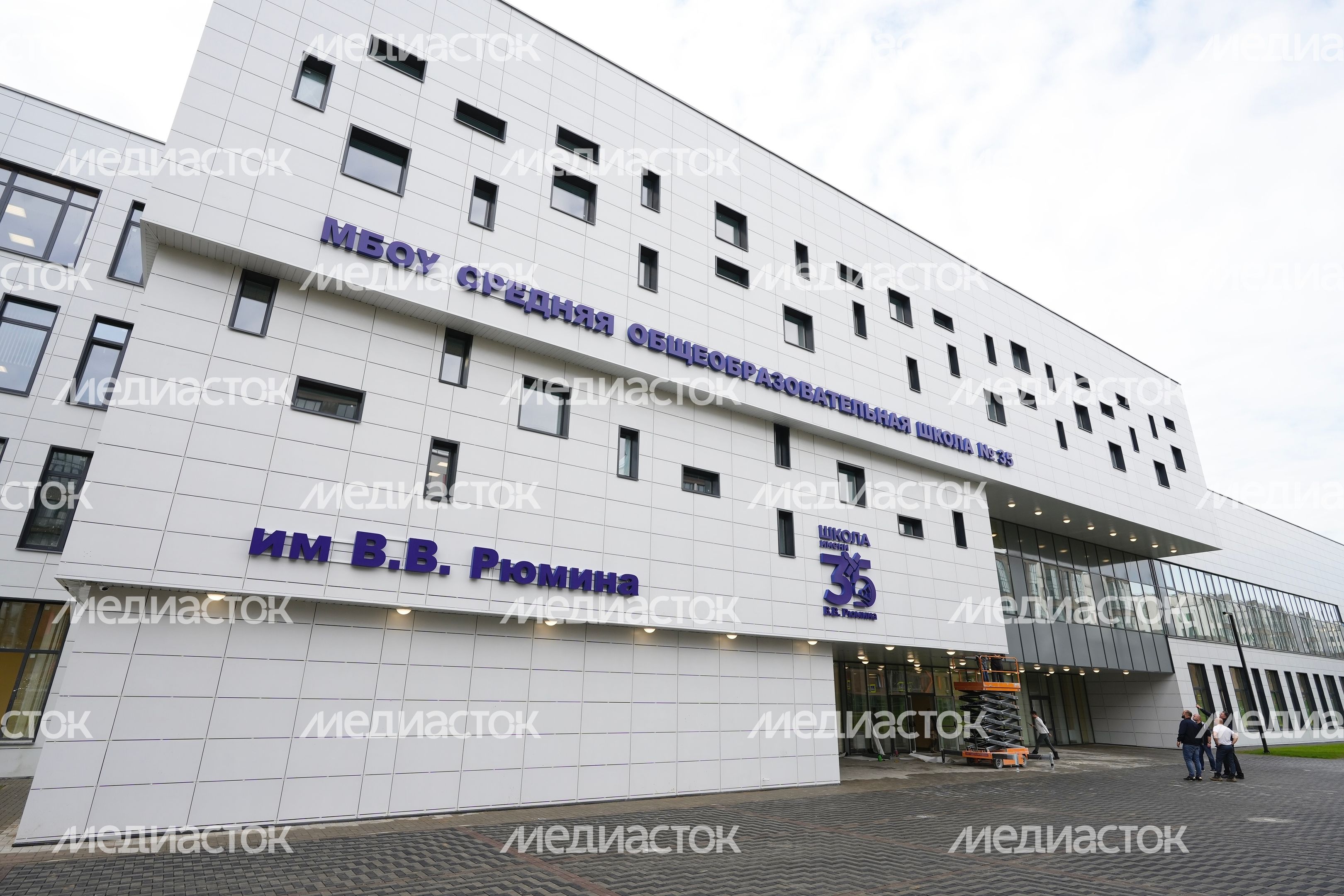 Проверка хода работ по строительству образовательного комплекса в ЖК «Императорские Мытищи» Губернатором Подмосковья