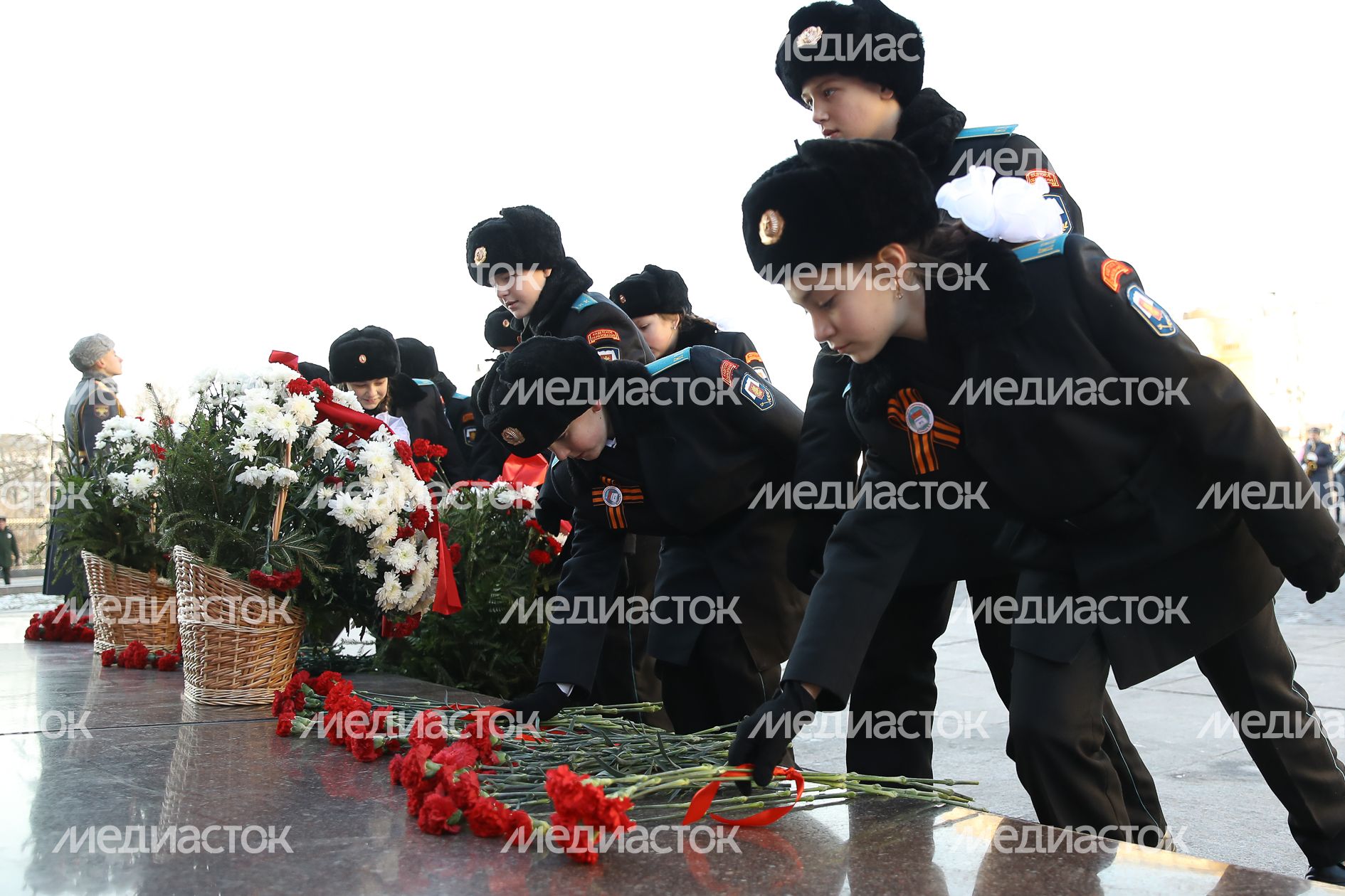 Возложение Губернатором Подмосковья цветов к Могиле Неизвестного Солдата в Александровском саду