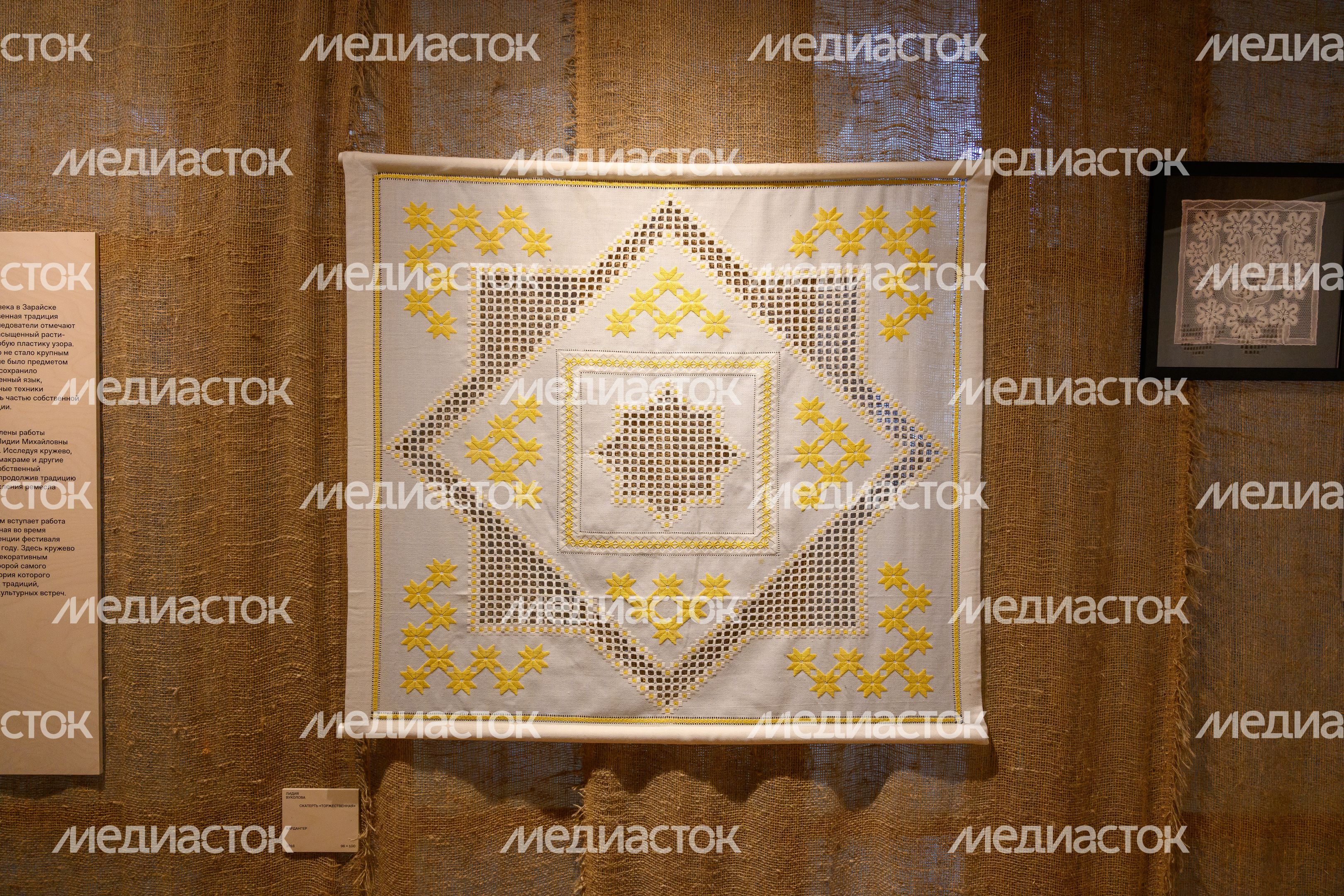 Выставка «Русский восток: сквозь время и шелка» в арт-пространстве «Цехъ» на фестивале искусства «Перезагрузка» 2026