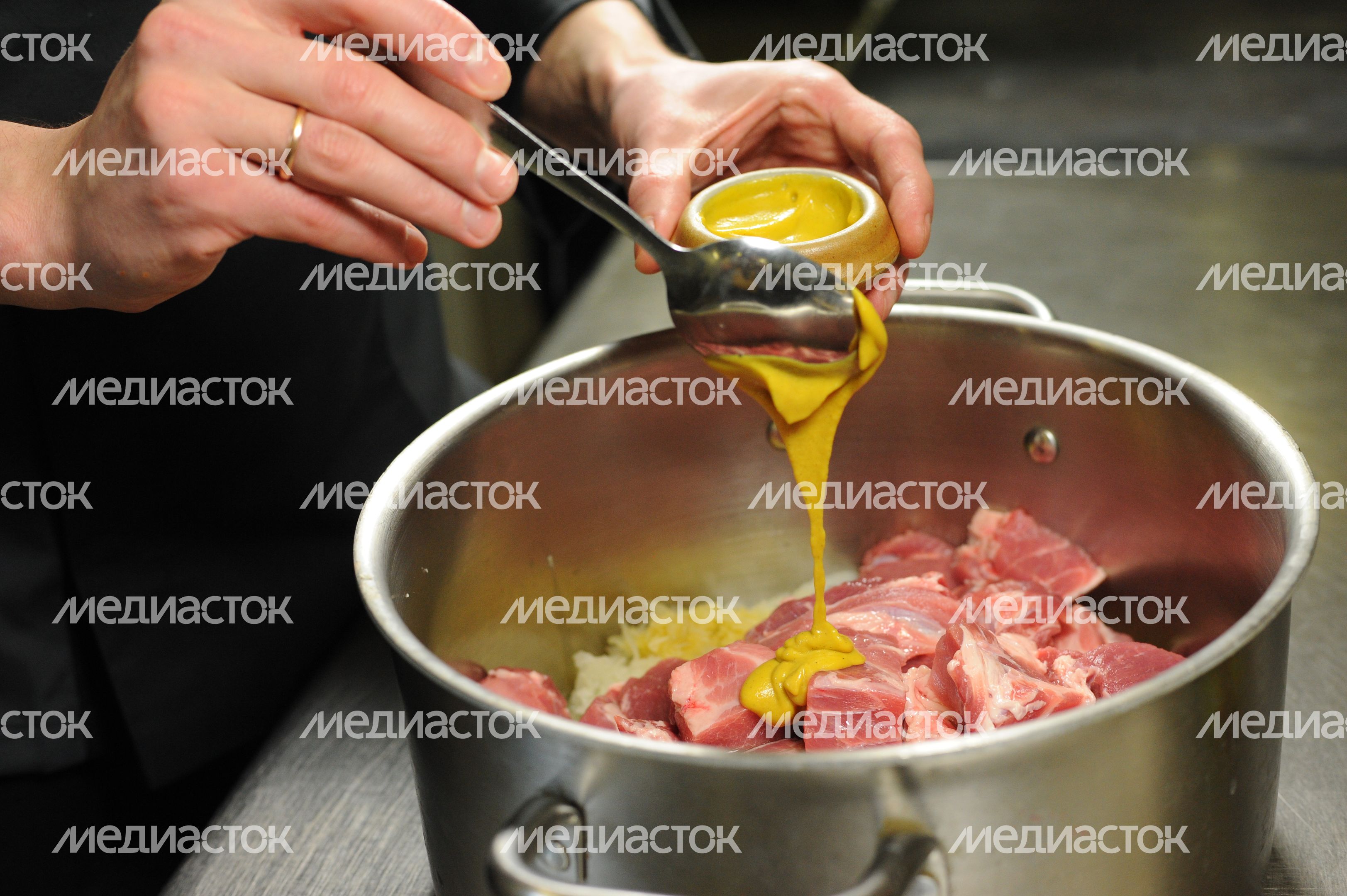 Приготовление шашлыка с овощами