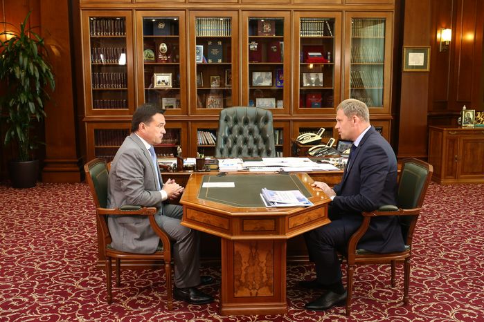 Андрей Воробьёв провел встречу с главой Ленинского муниципального района