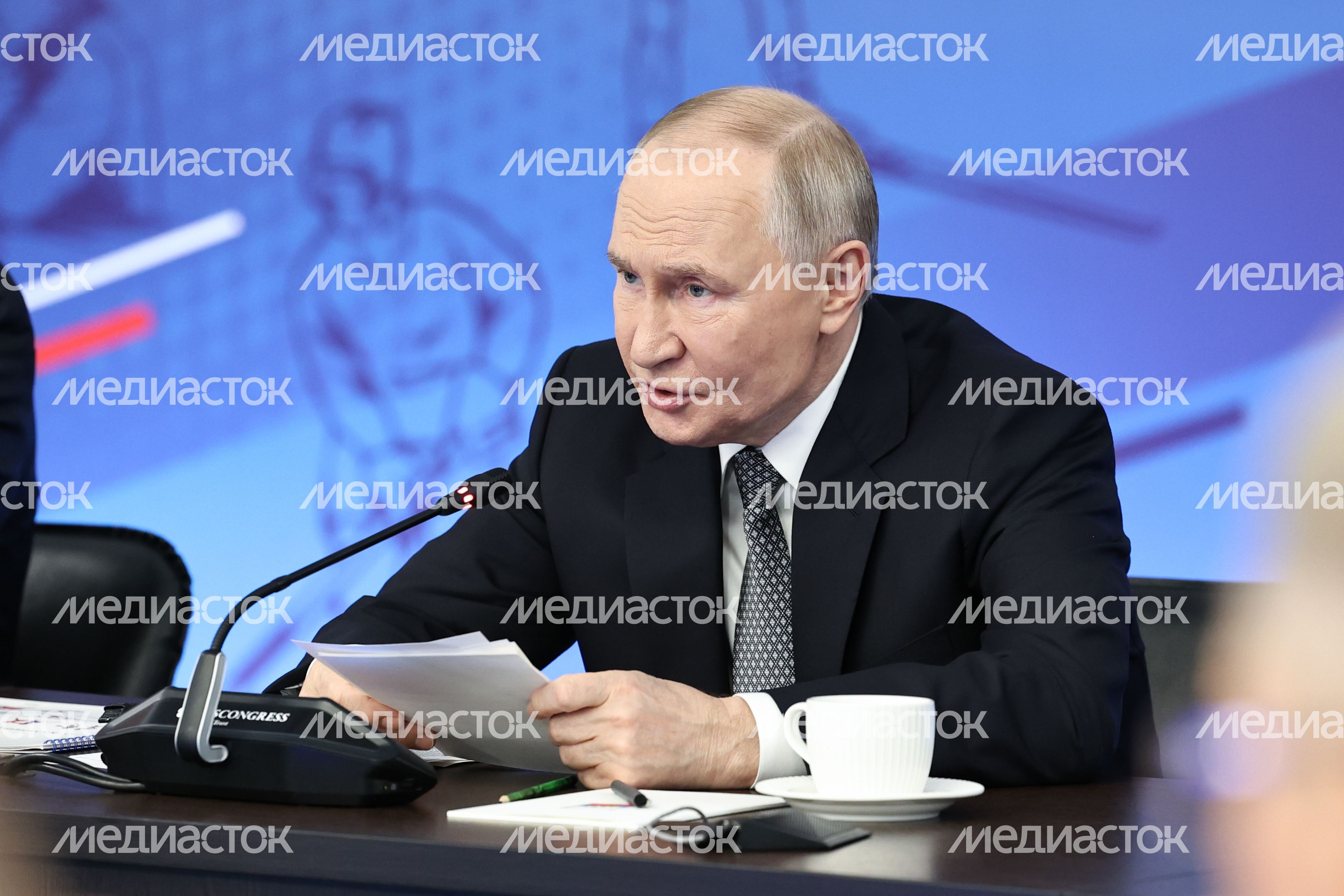 Владимир Путин на Совете при президенте РФ по развитию физической культуры и спорта