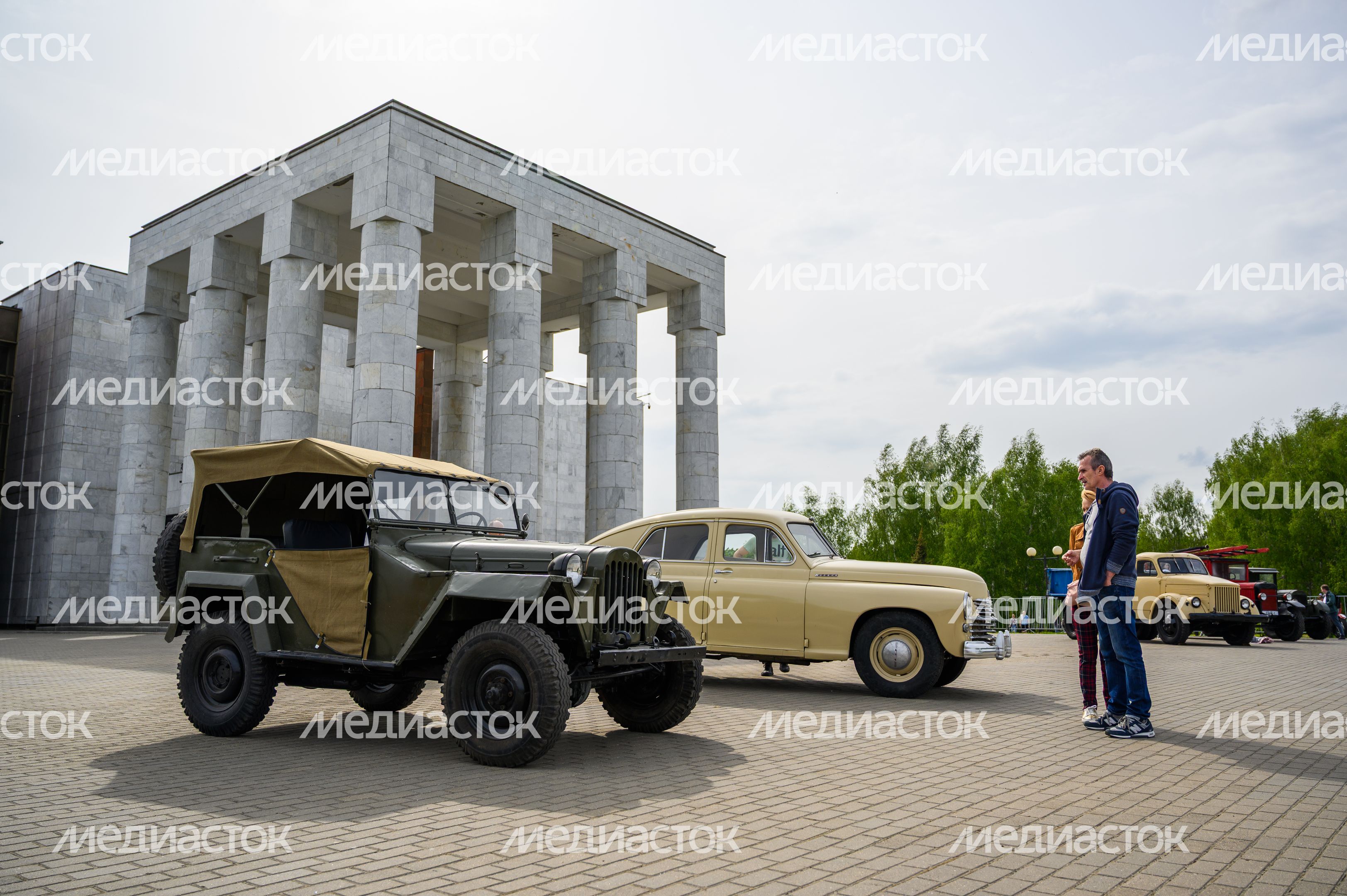 Ночь в музее: выставка ретроавтомобилей у мемориального музея В.И. Ленина в музее-заповеднике «Горки Ленинские» Ночь в музее: выставка ретроавтомобилей у мемориального музея В.И. Ленина в музее-заповеднике «Горки Ленинские»