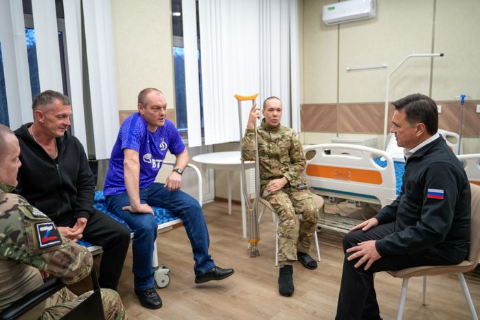 Андрей Воробьев навестил бойцов СВО в санатории "Солнечногорский"