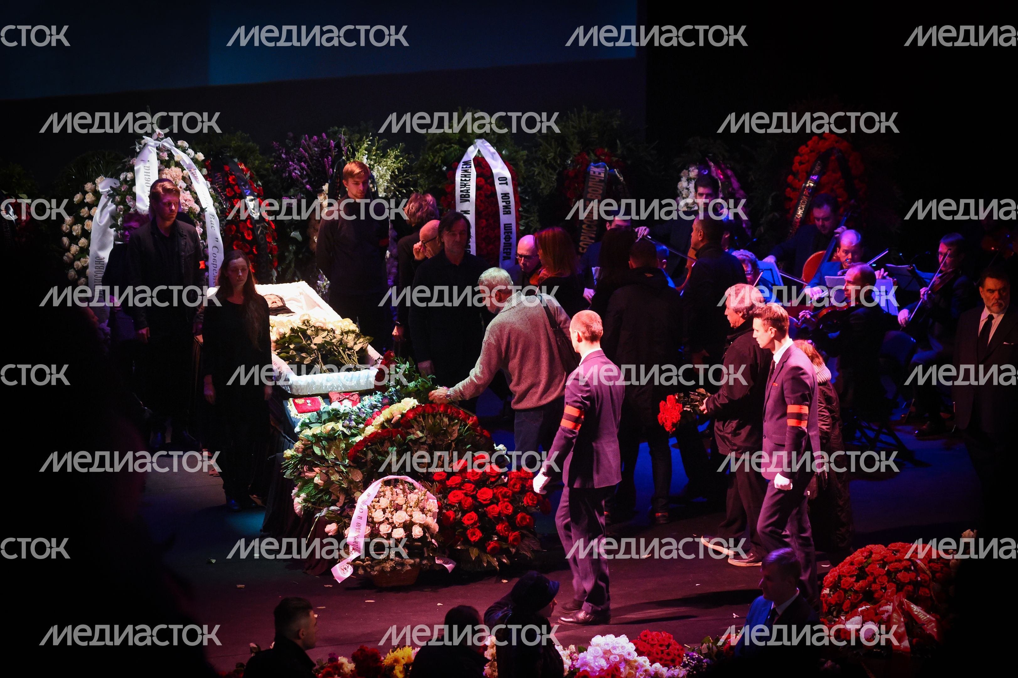 Церемония прощания с Галиной Волчек
