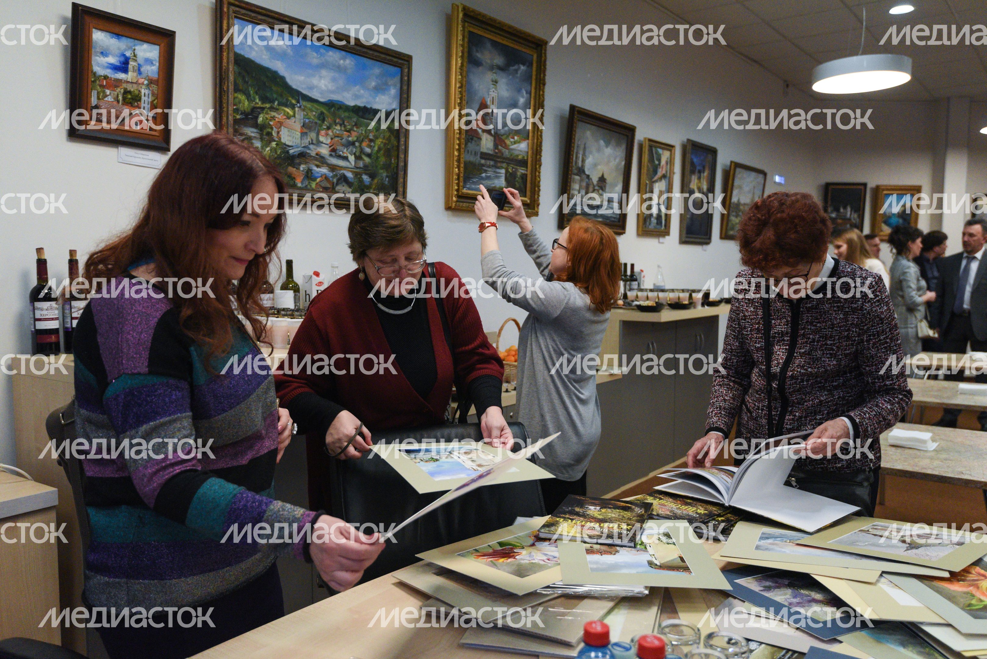 Открытие выставки «Европейские улицы» художника Ольги Шараповой в Москве