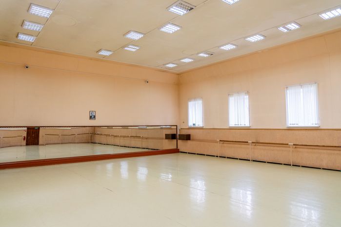 Танцевальный зал в Городском центре народного творчества и досуга «Лепсе»
