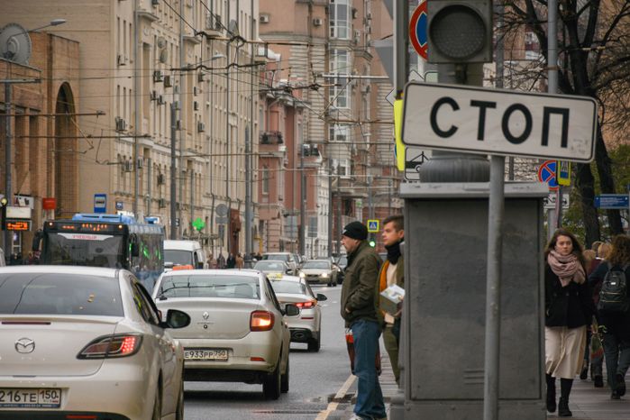 Повседневная жизнь города в Москве осенью