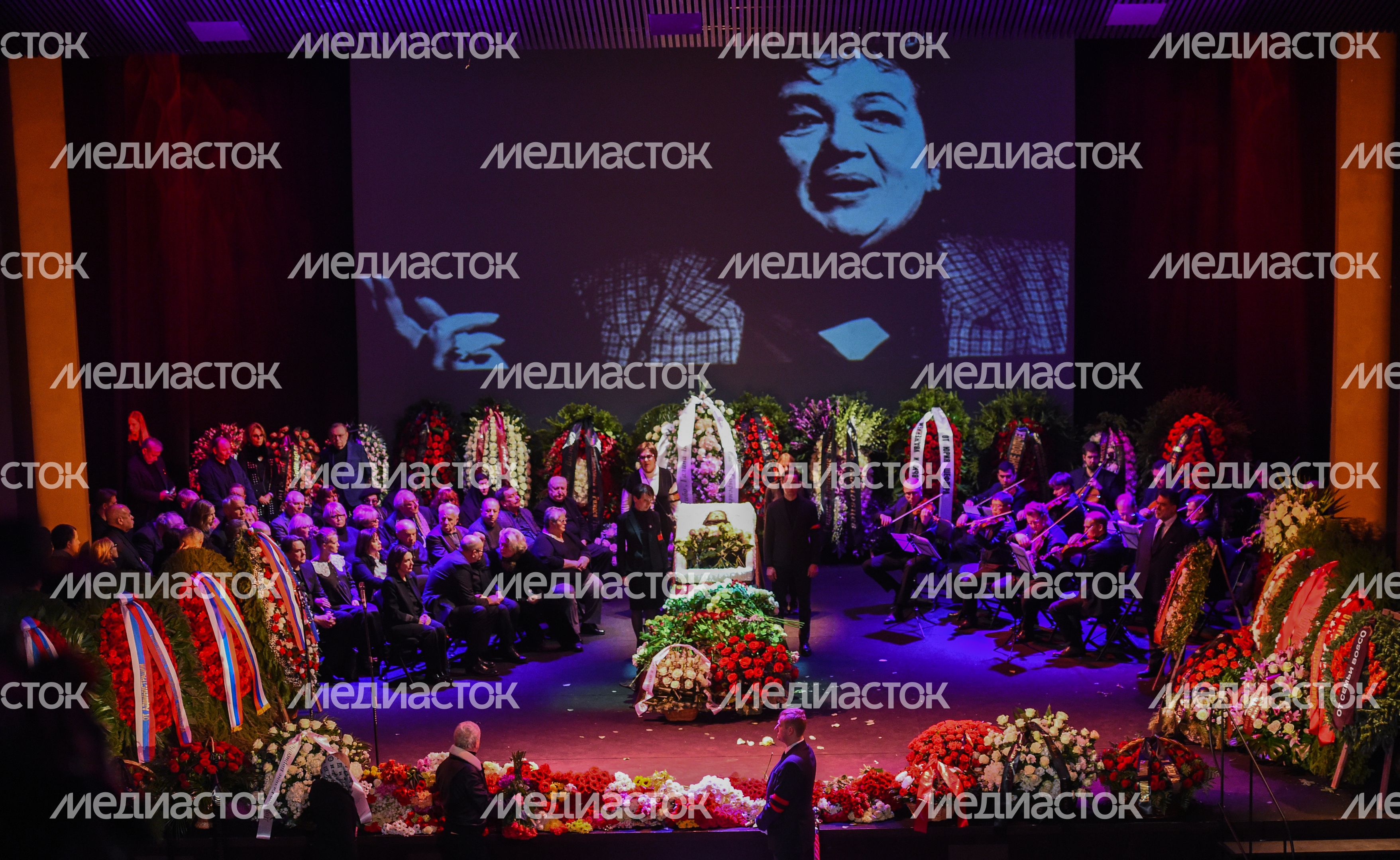 Церемония прощания с Галиной Волчек