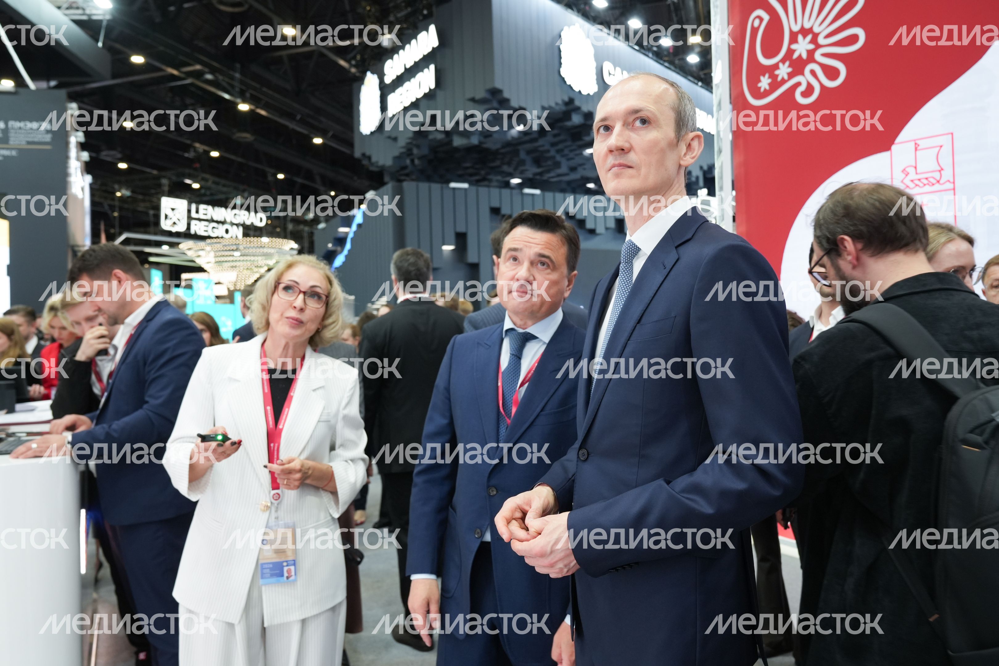 Дмитрий Григоренко посетил подмосковный стенд на ПМЭФ-2026 Дмитрий Григоренко посетил подмосковный стенд на ПМЭФ-2026