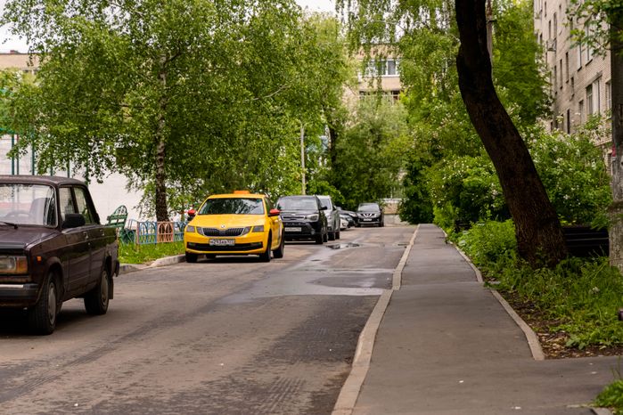 Всеволод Волосевич оценил выполнение работ по благоустройству дворовых территорий и «народных троп»