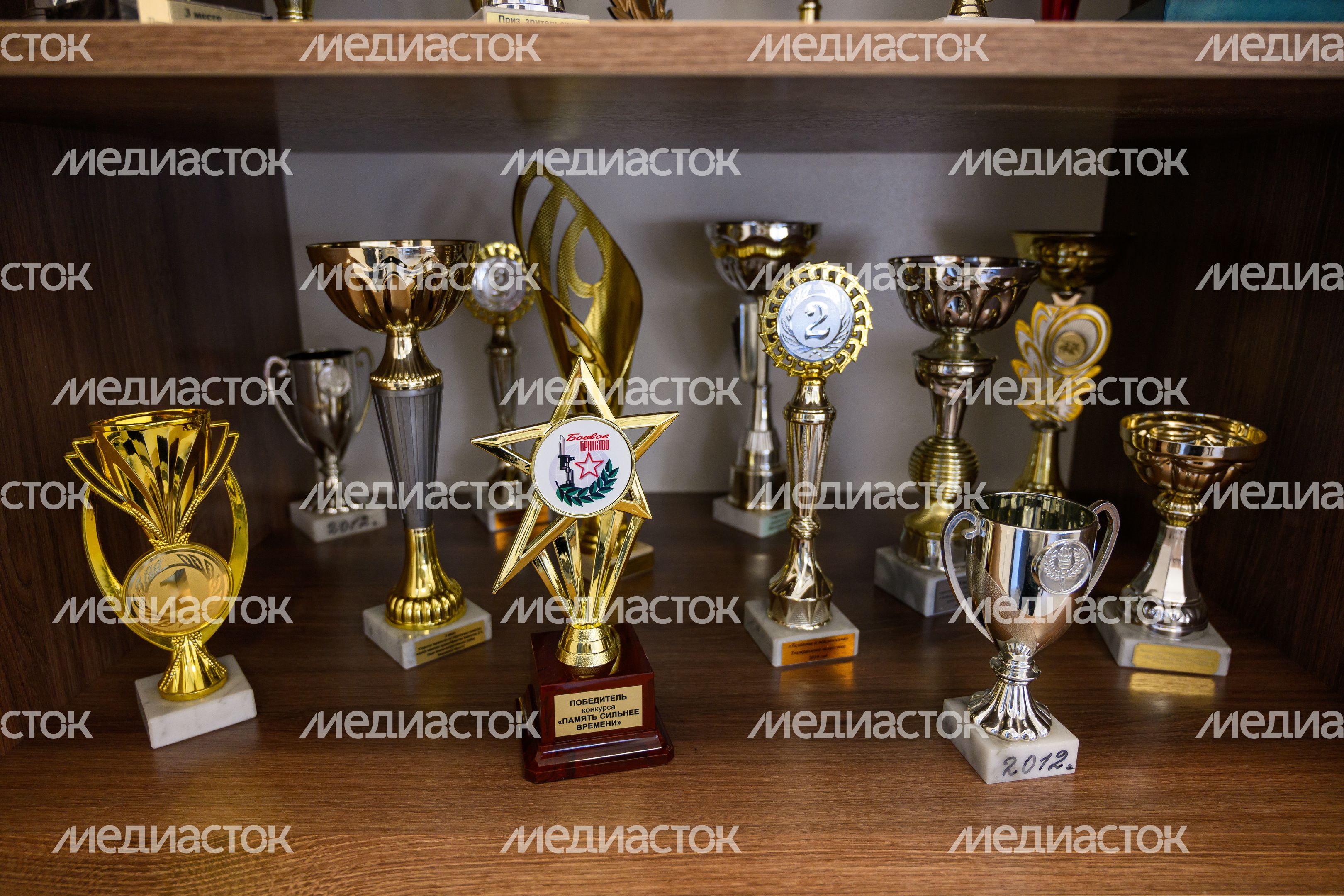 Кубки, грамоты, благодарности за достижения в образовательной деятельности учеников и коллектива школы №9 в Мытищах Кубки, грамоты, благодарности за достижения в образовательной деятельности учеников и коллектива школы №9 в Мытищах