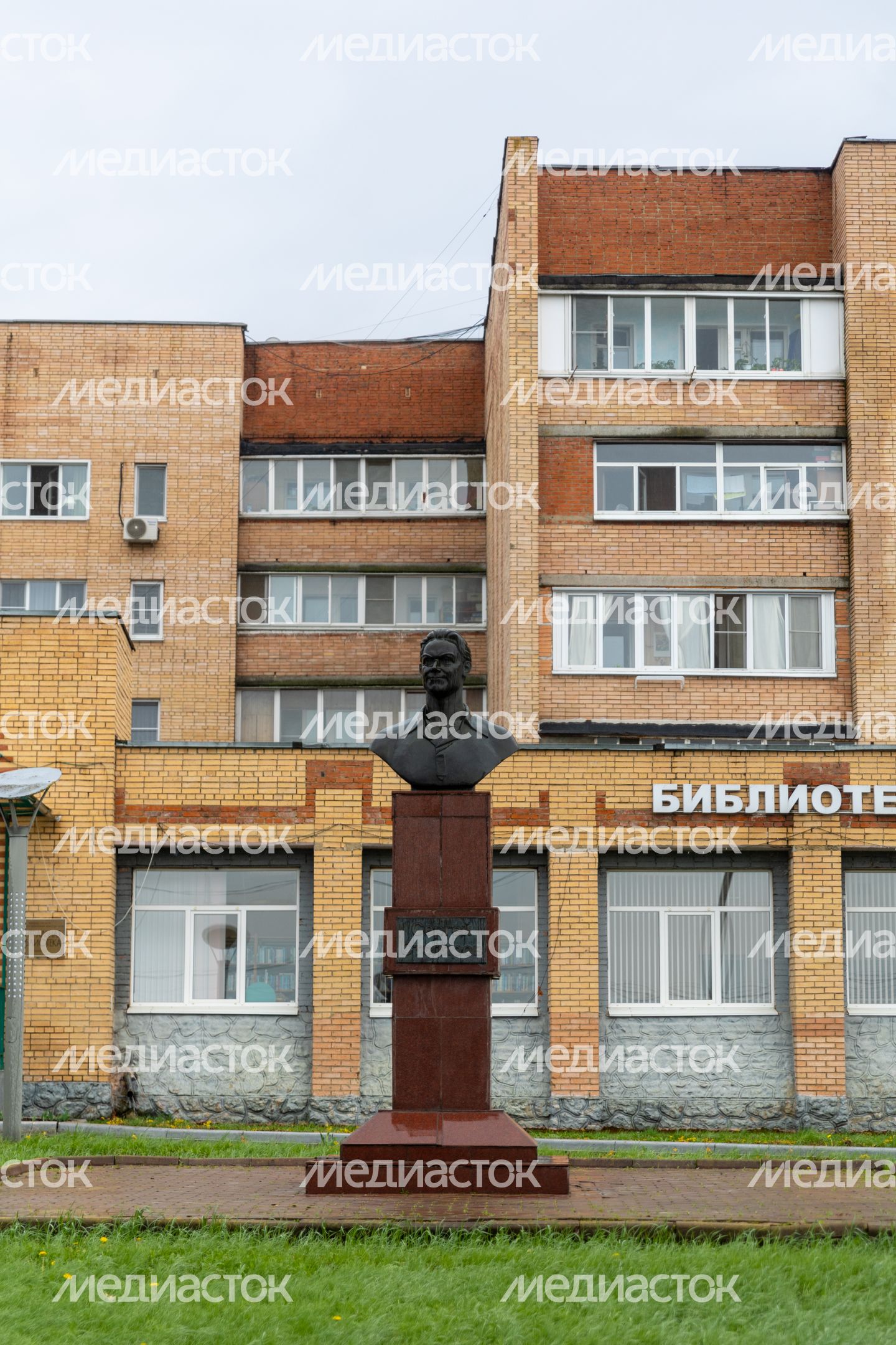 Памятник Сергею Столярову