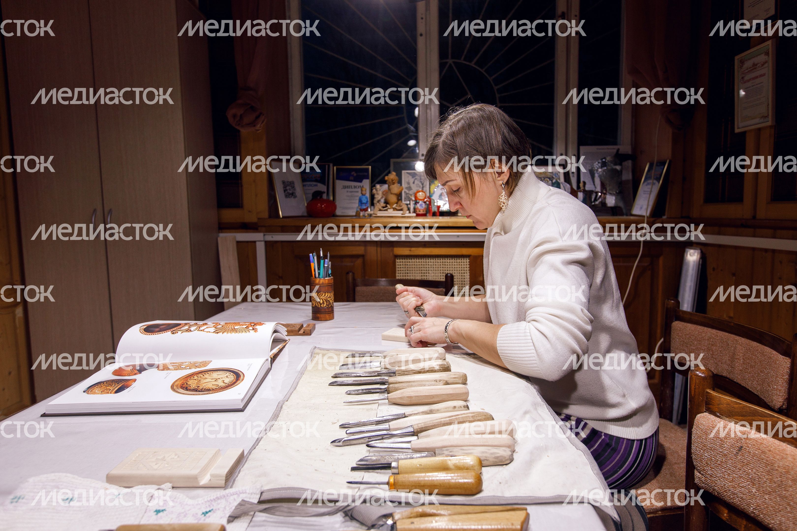 Мастерская абрамцево-кудринской резьбы в Хотьково продолжает народные промыслы Подмосковья