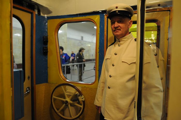 Выставка ретро-вагонов в честь 80-летия Московского метрополитена