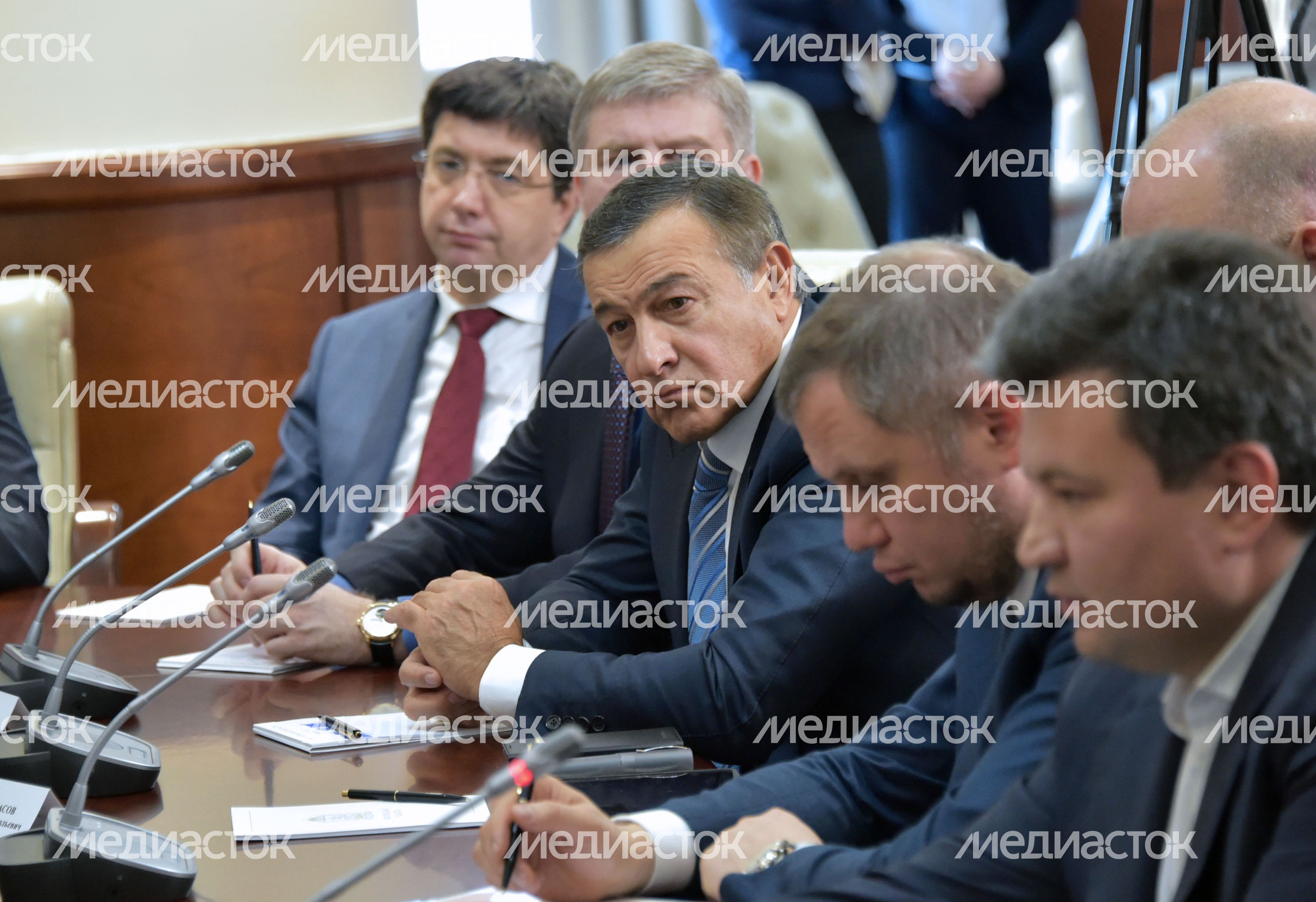 А. Воробьев подписал с застройщиками хартию о сотрудничестве