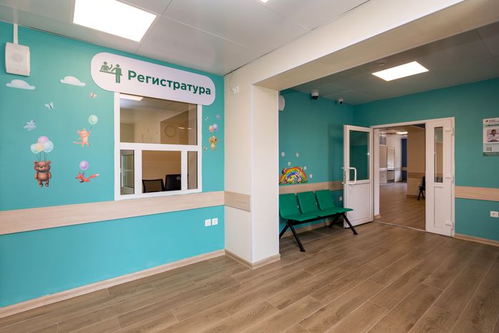 Регистратура детского отделения поликлиники на улице Высоковольтной после капремонта в Раменском