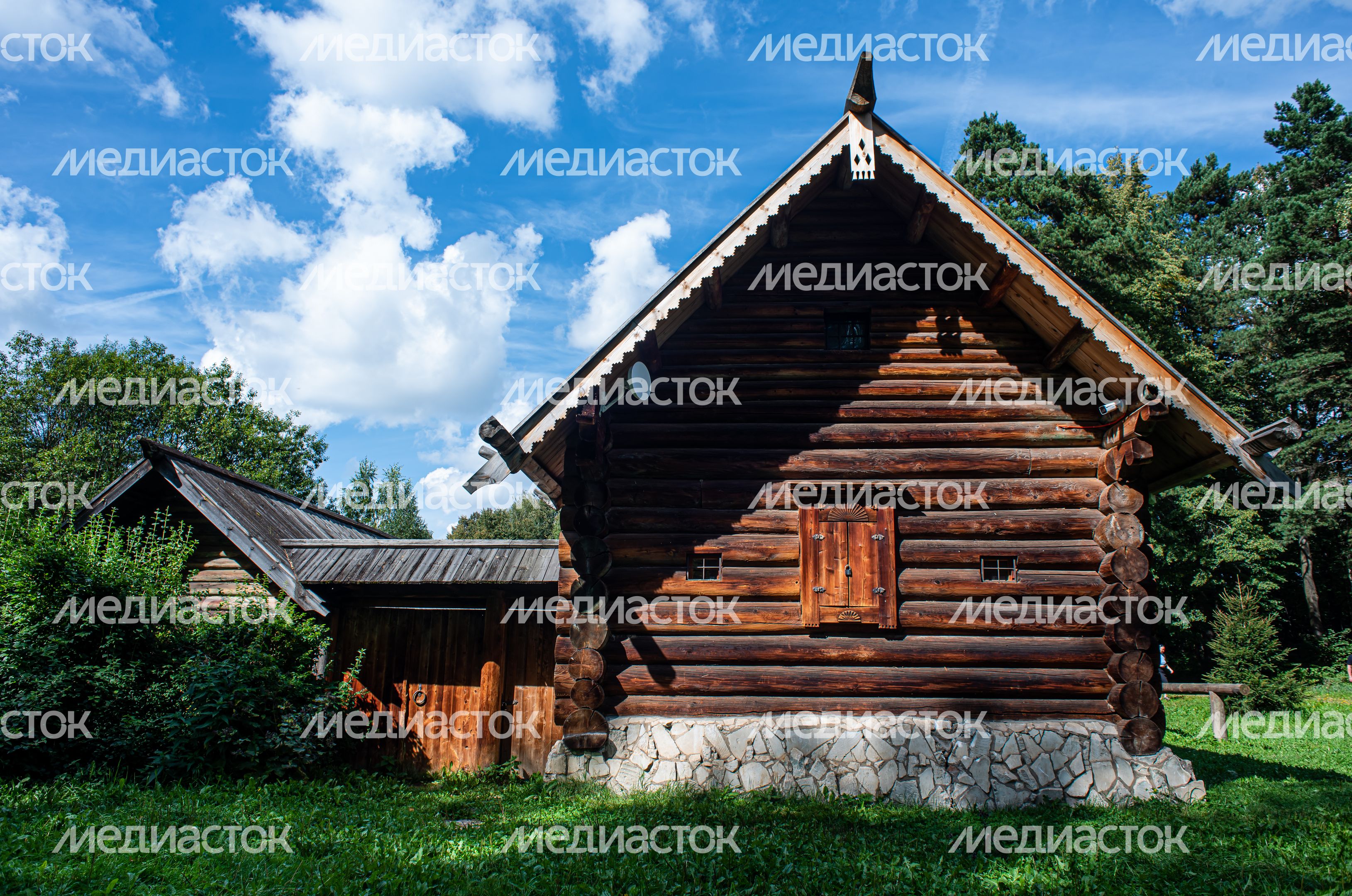 Летние виды музея деревянного зодчества