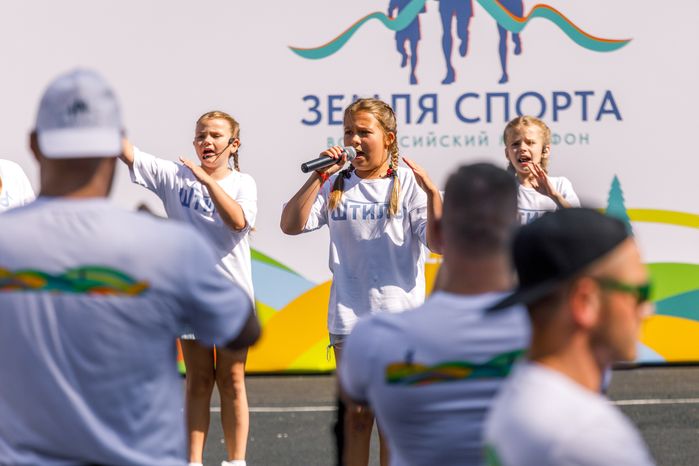 Выступление детского коллектива на открытии регионального этапа Всероссийского марафона «Земля спорта»