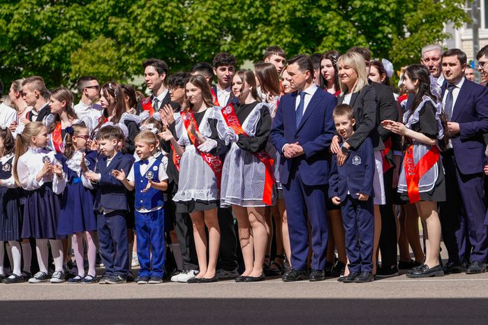 Губернатор поздравил выпускников реутовской СОШ №10 с последним звонком