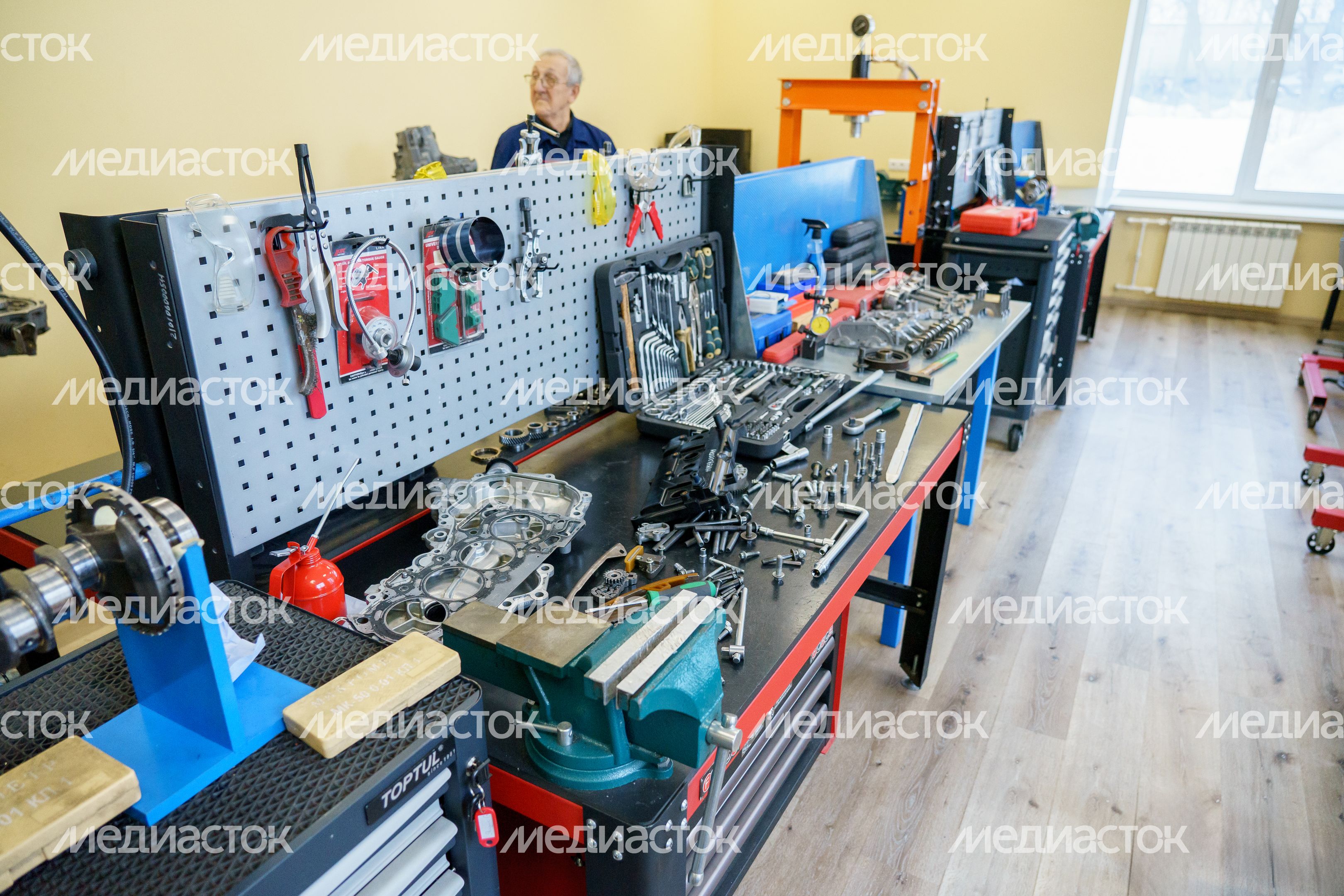 Щелковский колледж в деревне Долгое Ледово