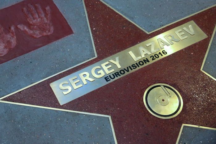 Закладка именной звезды Сергея Лазарева на «Аллее звезд» в Мытищах