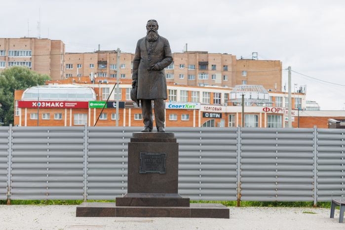 Памятник Никифору Михайловичу Бадрыгину на площади Александра Невского в Егорьевске