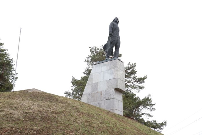 Памятник ночному тарану Талалихина