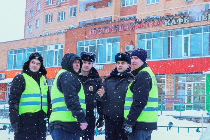 Народные дружинники присоединяются к полицейским для обхода территории