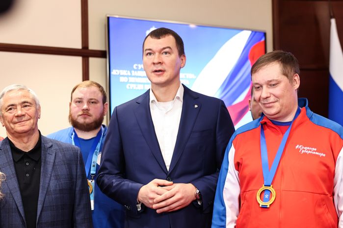 Михаил Дегтярев поздравил команду по следж-хоккею «Гвардия» с победой