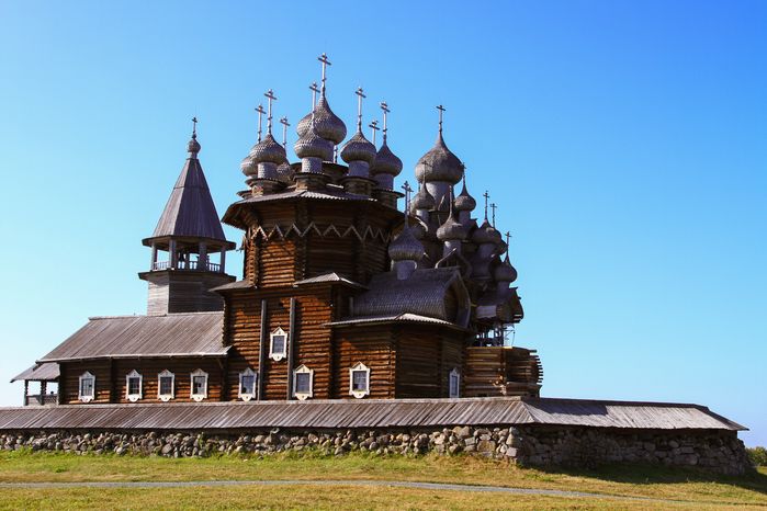 Архитектурный ансамбль Кижский погост на острове Кижи.