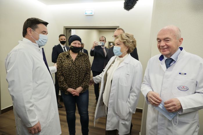 Андрей Воробьев и Валентина Матвиенко посетили Институт ядерной медицины в Химках