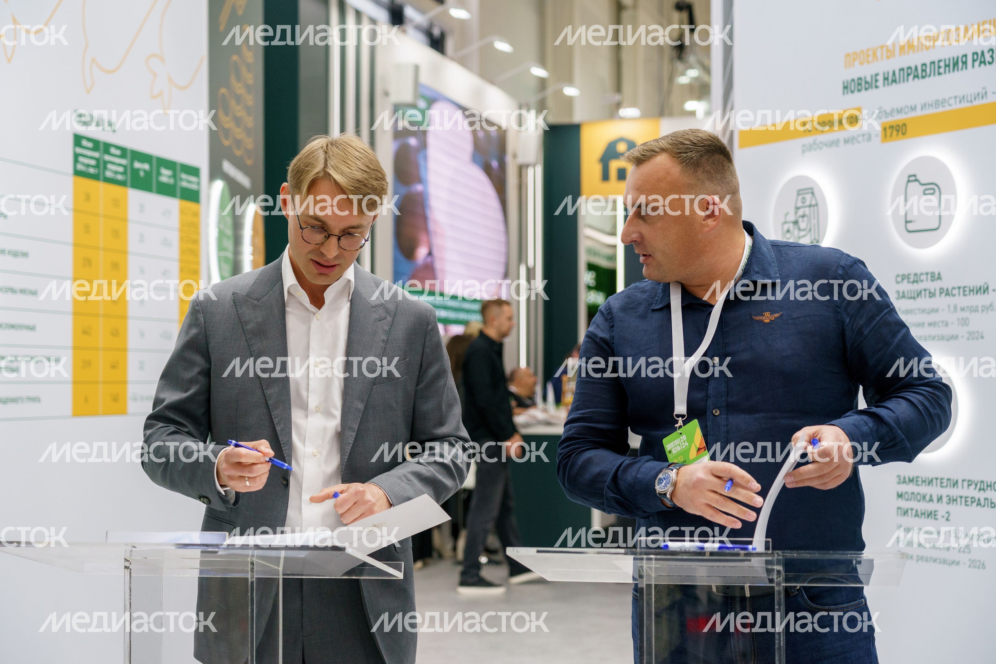 Министр сельского хозяйства Московской области Сергей Двойных с гендиректором АО "Пром продукт" Евгением Бойко Министр сельского хозяйства Московской области Сергей Двойных с гендиректором АО "Пром продукт" Евгением Бойко