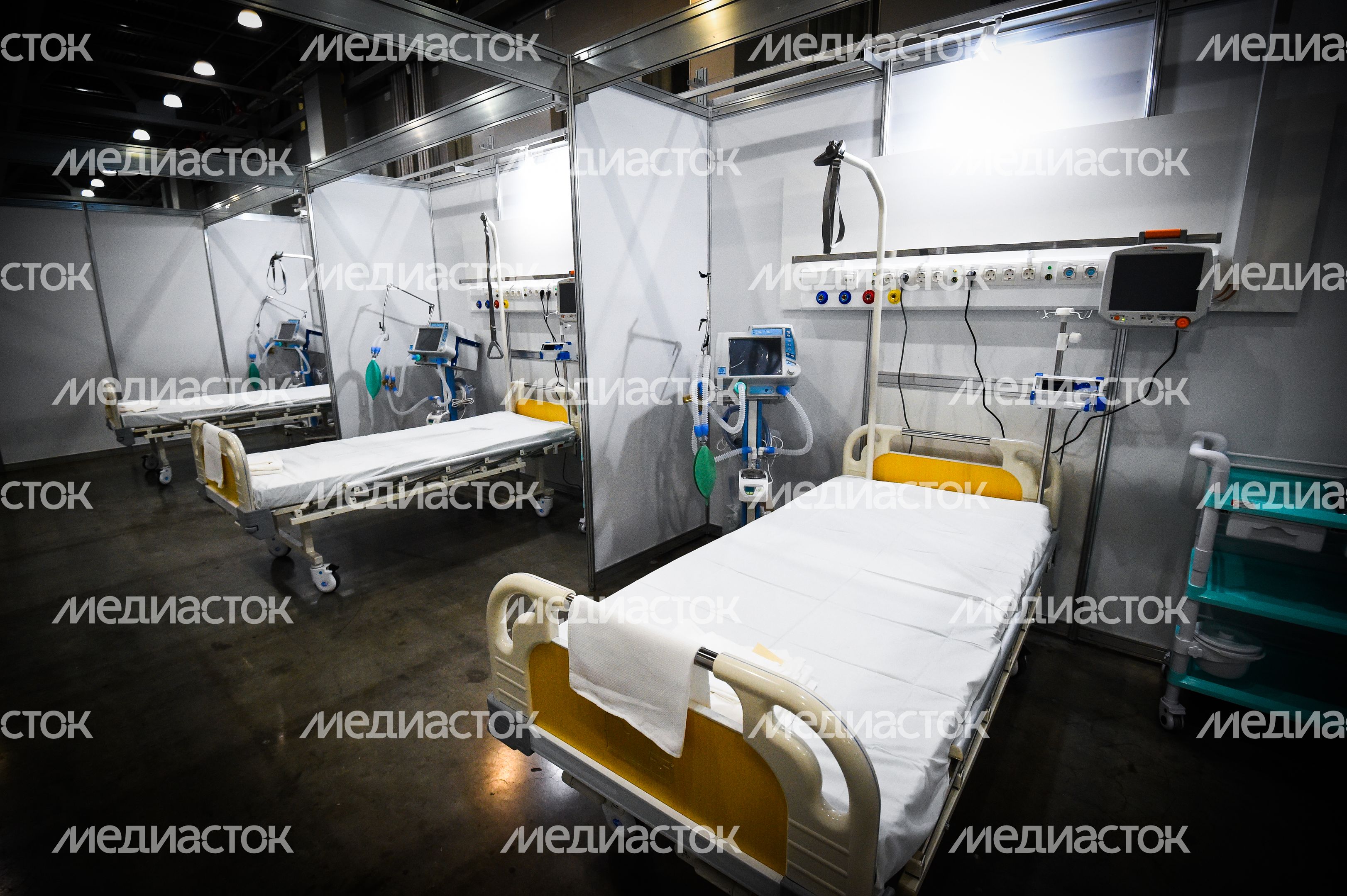 Госпиталь для пациентов с коронавирусом в «Крокус Экспо»