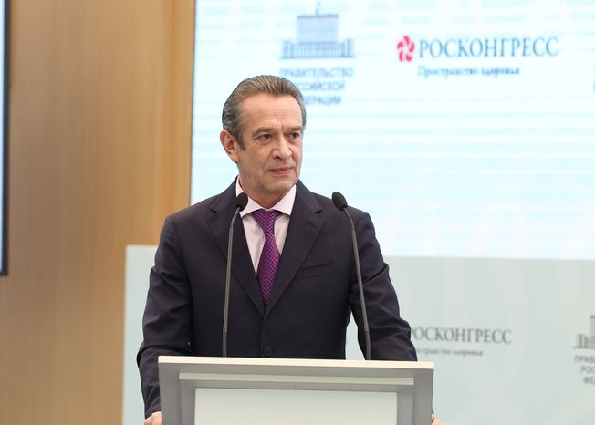 Владимир Машков на пленарной сессии форума "Россия и мир: тренды здорового долголетия"