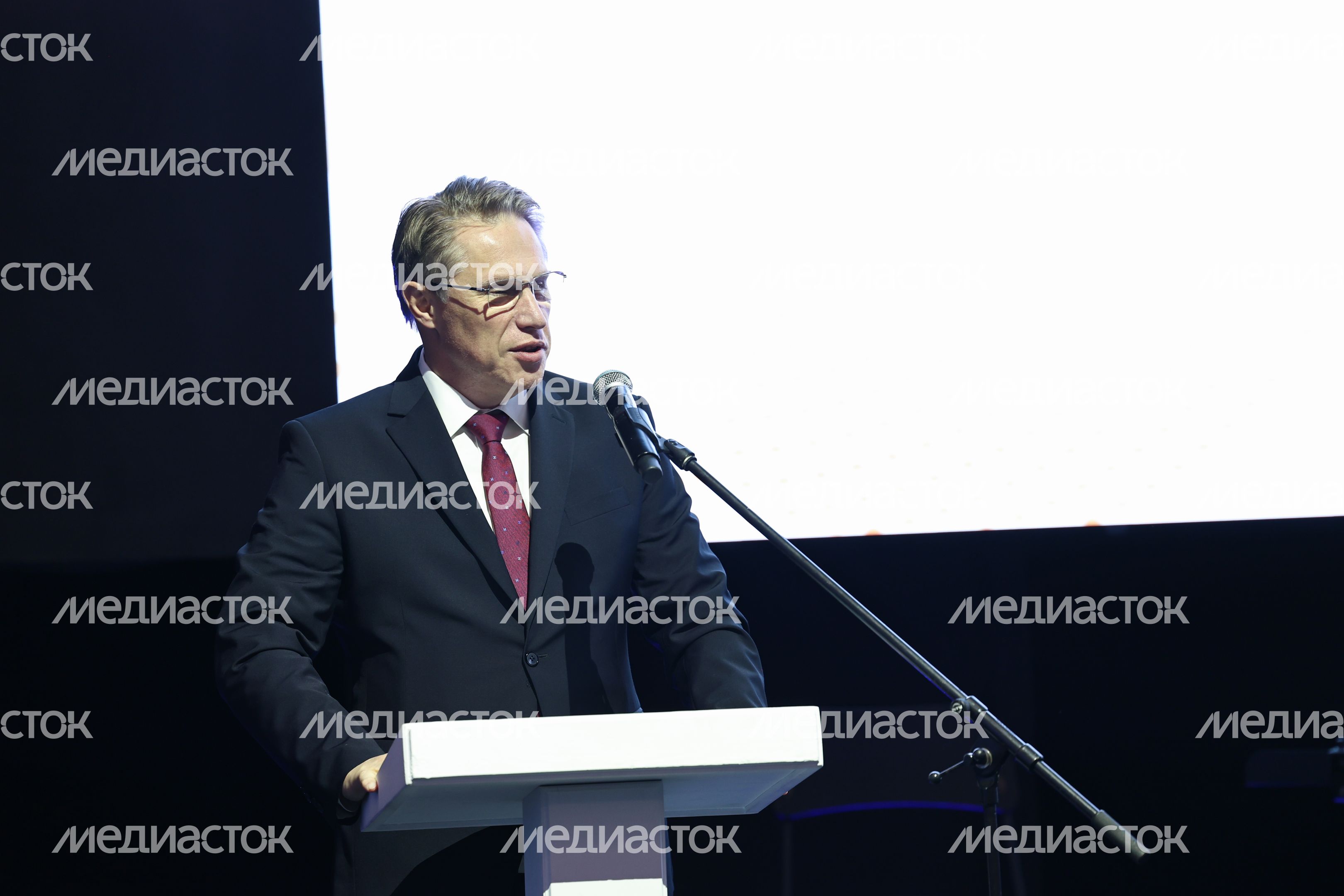 Михаил Мурашко поздравил коллектив МОНИКИ с юбилеем Михаил Мурашко поздравил коллектив МОНИКИ с юбилеем