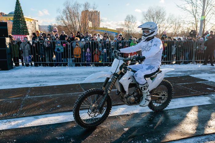 Зимний фристайл-мотокросс от команды FMX13 в Одинцово