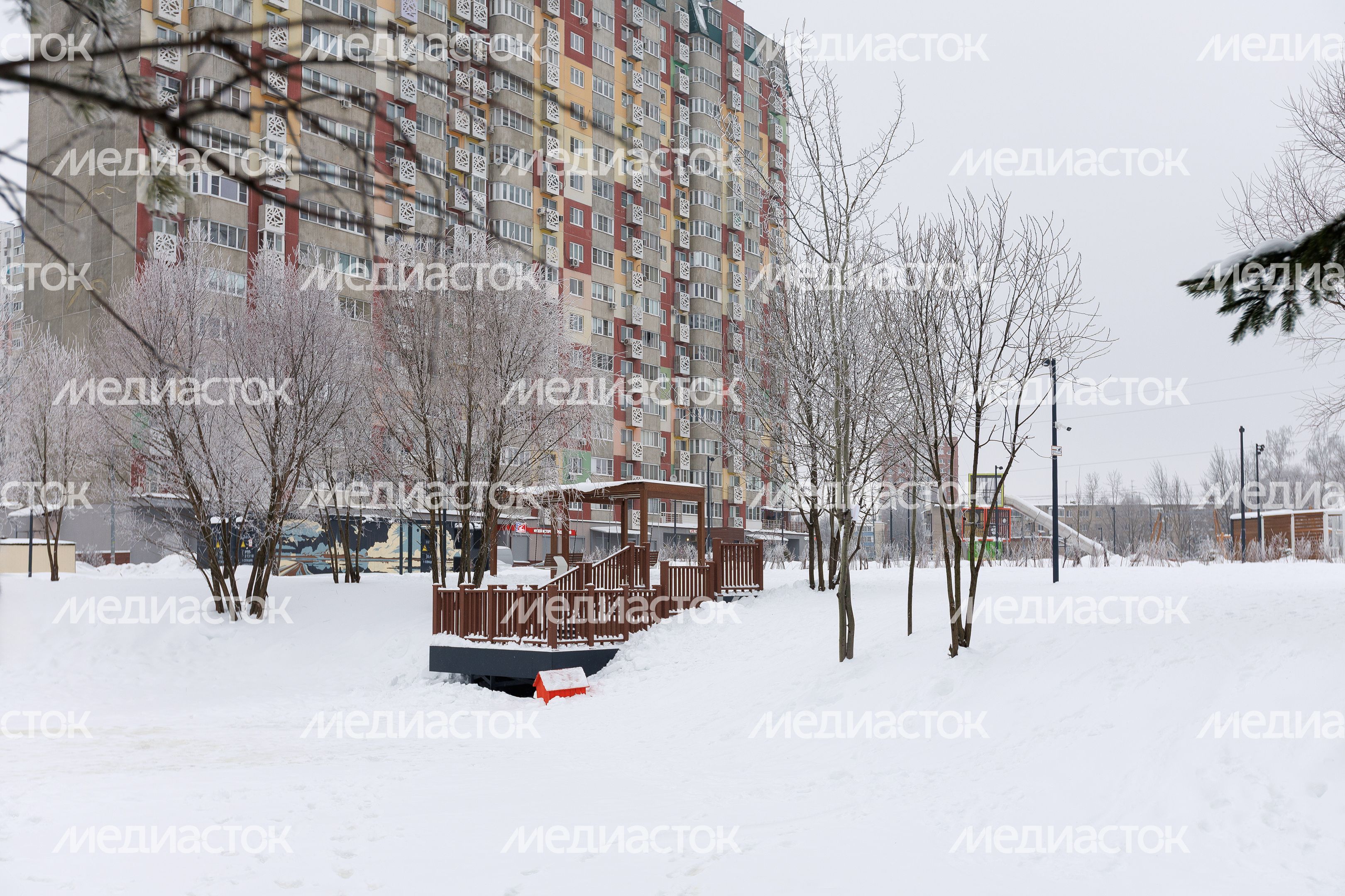 Набережная в сквере Защитников Москвы в Лобне зимой Набережная в сквере Защитников Москвы в Лобне зимой