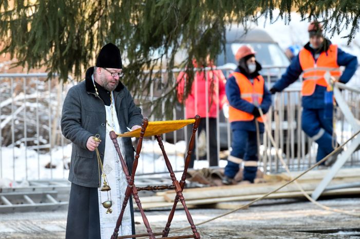 Сруб главной новогодней ели страны в Наро-Фоминском округе Подмосковья